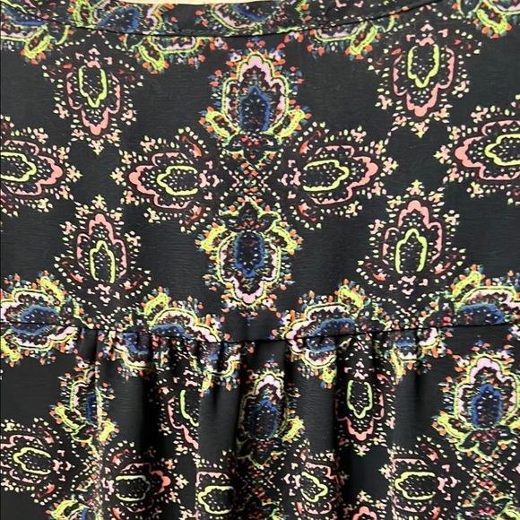 The Limited Graphic Black and Gray 3/4 Sleeve Blouse - Picture 11 of 12